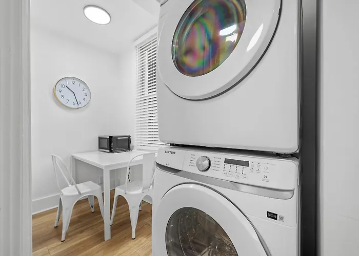 Shadyside 1a Bright And Stylish Private Bedroom With Shared Bathroom *