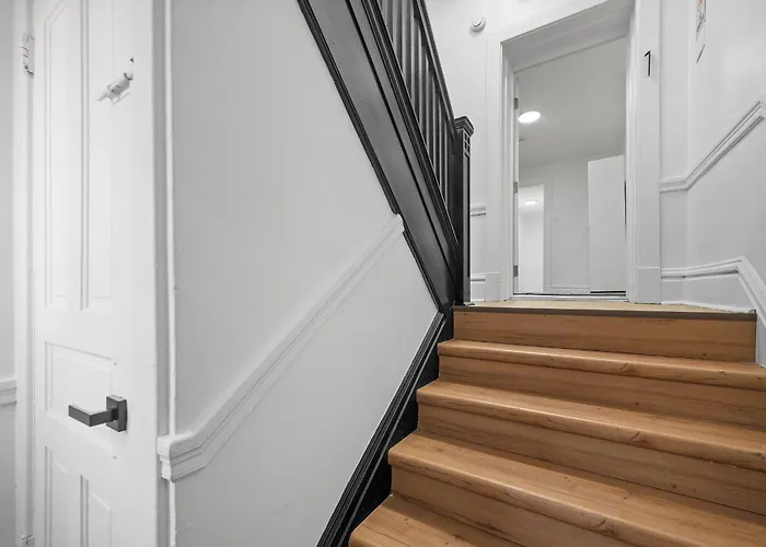 Shadyside 1a Bright And Stylish Private Bedroom With Shared Bathroom *